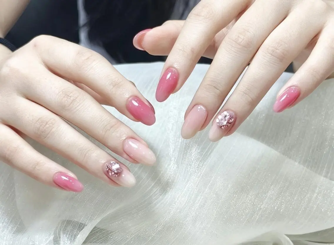 ネイル アートネイル オーロラネイル チークネイル 成人式 長さ出し Kara🌻マツエク &Nailサロン💛のネイルデザイン