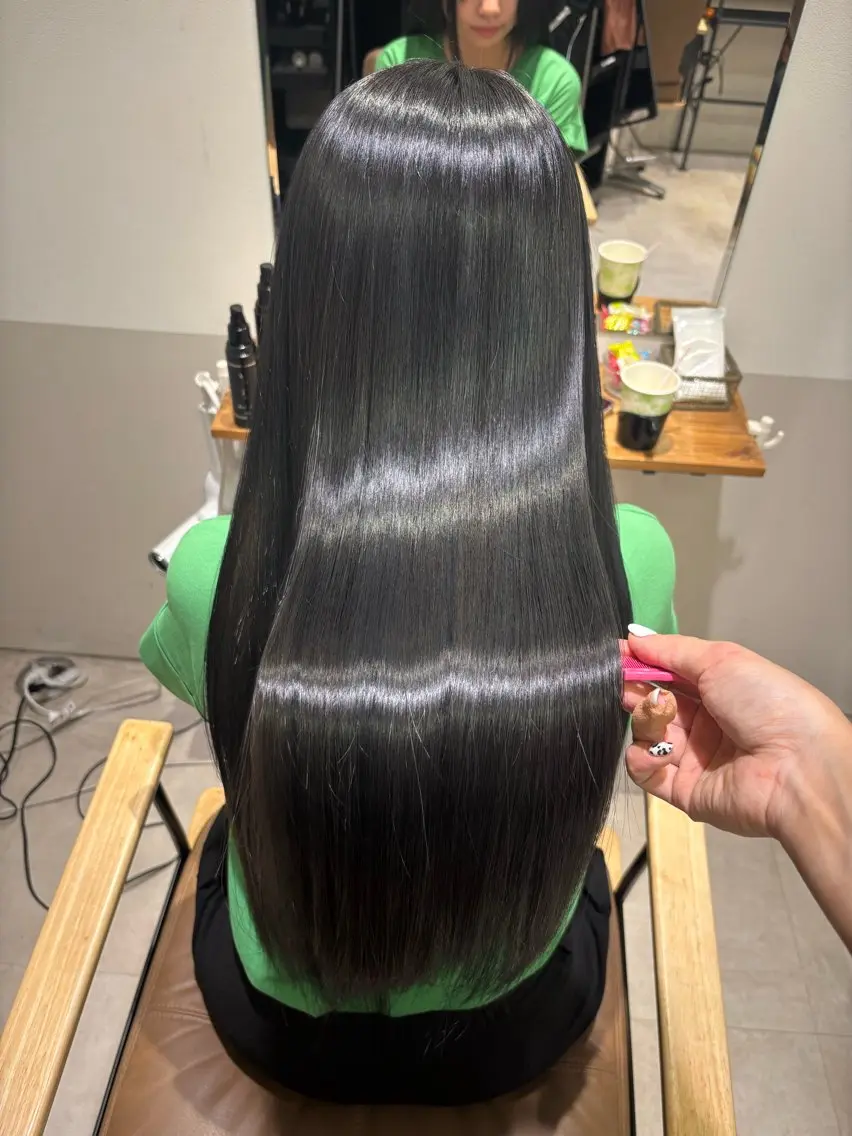 圧倒的ツヤ感✨️髪質改善ストレート➕𝐀𝐮𝐣𝐮𝐚 4stepトリートメント🫧の写真
