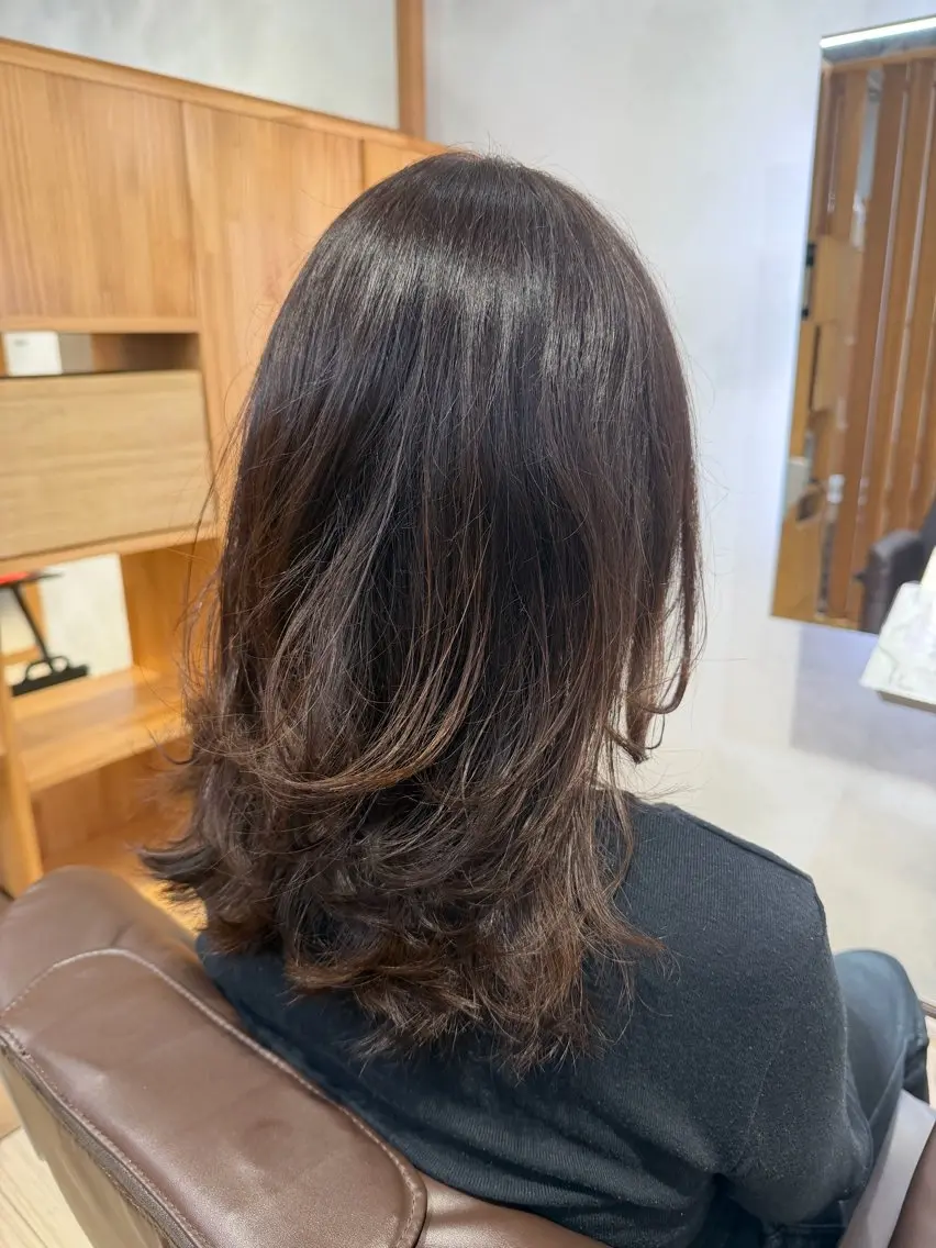 セミロング カラー 透明感カラー 顔周りカット レイヤーカット カット ヘアカラー 山田 省吾のヘアスタイル