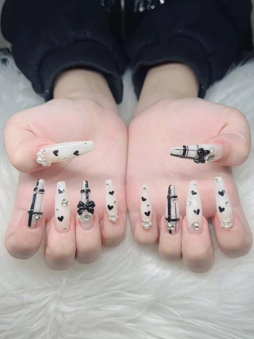 ネイル 長さ出し グラデーション 卒業式 キラキラネイル マグネットネイル ハンドネイル Lee Nailsのネイルデザイン