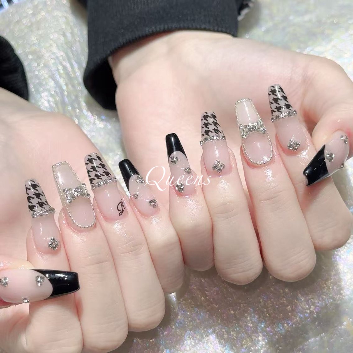 ネイル ハンドネイル Queens テイのネイルデザイン