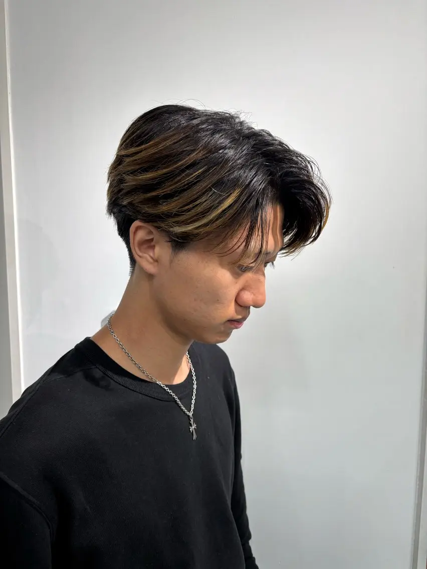 メンズ ヘアカラー AKI .のヘアスタイル