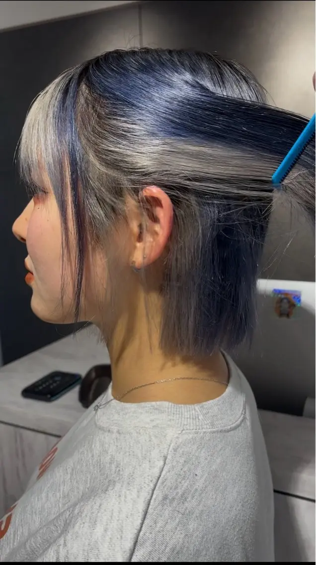 カラー ハイトーン YONIのヘアスタイル