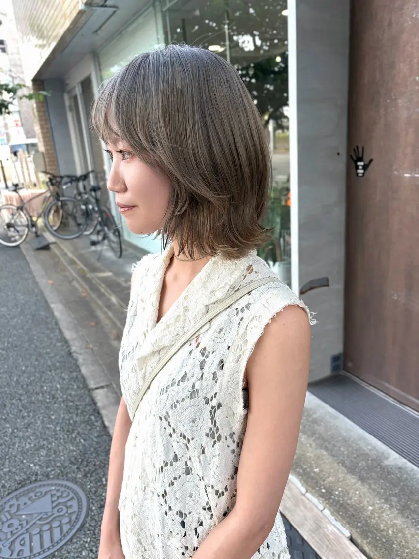 ショート カラー ベージュカラー ハイトーンカラー ミルクティーベージュ カット ヘアカラー トリートメント 城慎太郎 大濠/レイヤーカットのヘアスタイル