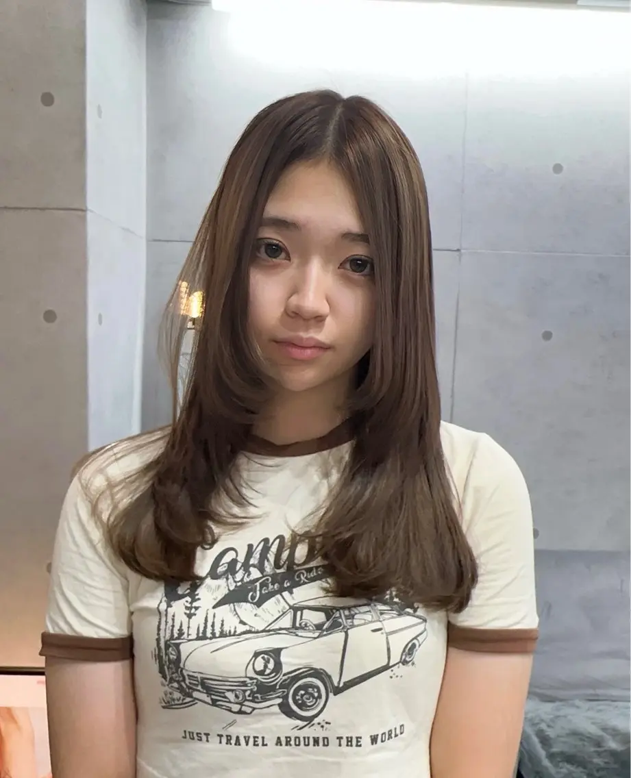 セミロング カット MIES ミナリのヘアスタイル