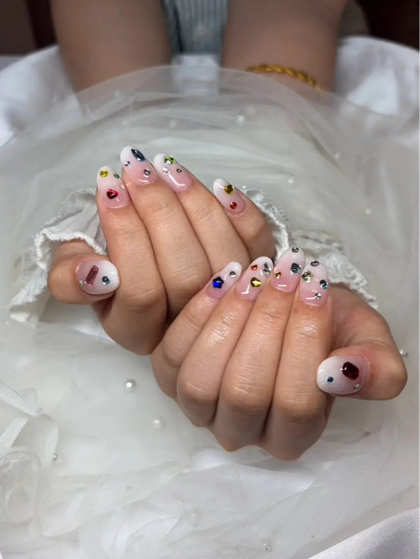 ネイル アートネイル キラキラネイル ストーンネイル ハンドネイル sissy moeのネイルデザイン