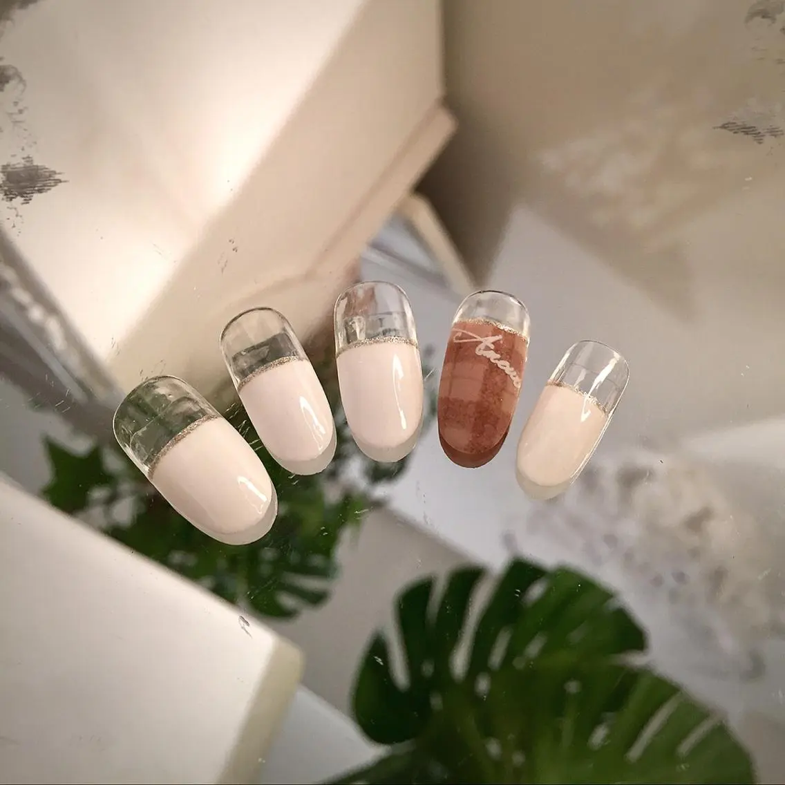 ネイル ジェルネイル atelier chic+のネイルデザイン