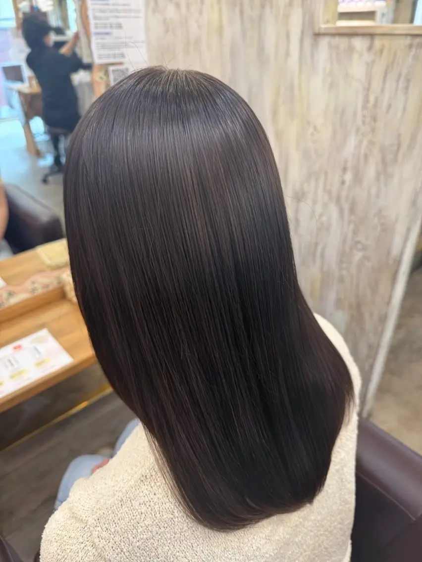 セミロング ツヤ髪 透明感カラー ゆいなのヘアスタイル