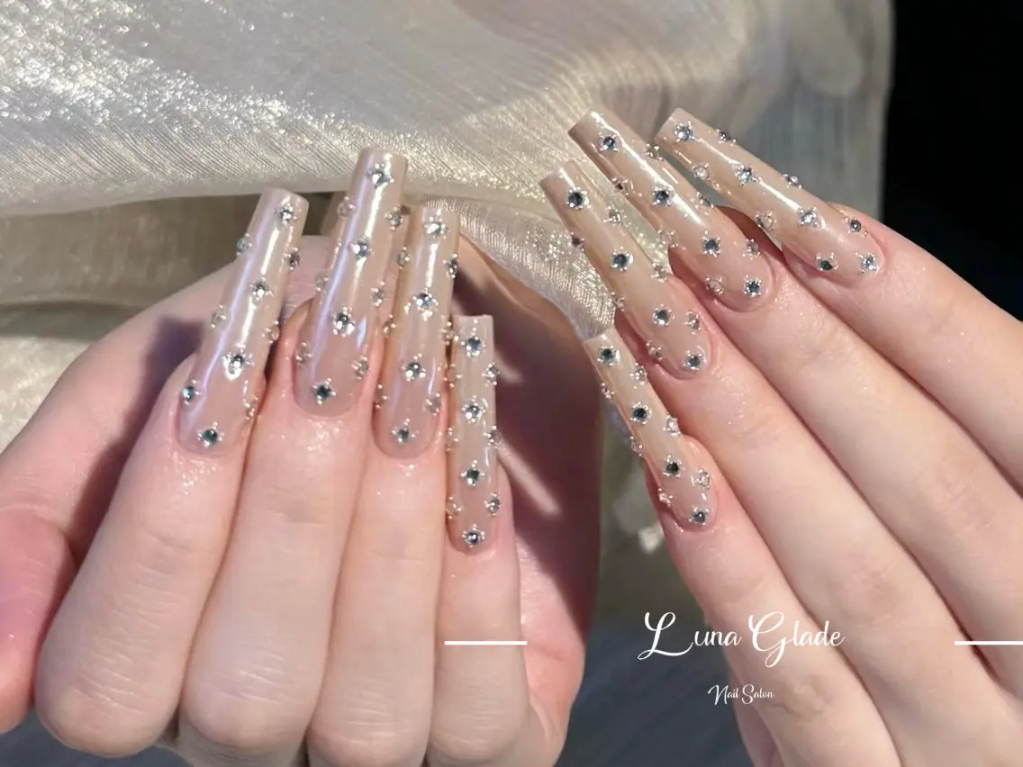ロング カラー 韓国風ヘア ハンドネイル Luna Gladeのネイルデザイン