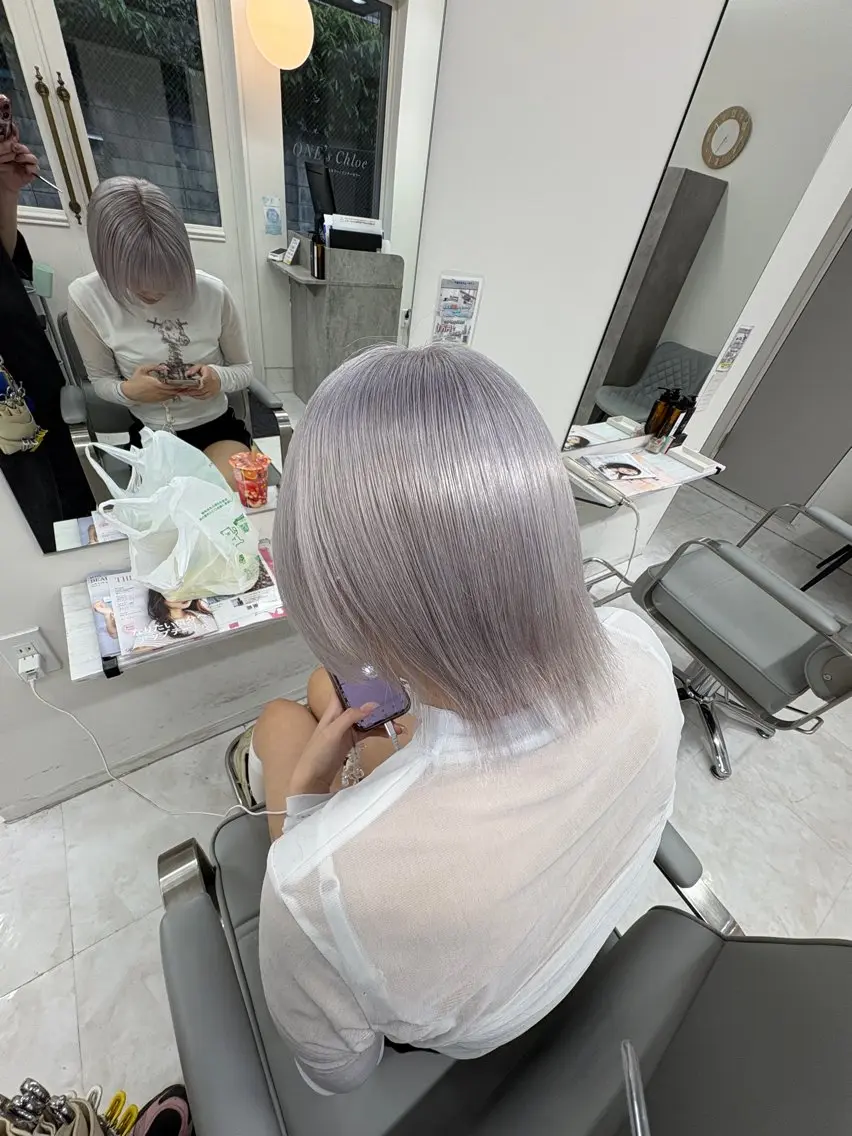 ショート カラー アッシュ アッシュグレー ベージュカラー ブリーチ ブロンド ヘアカラー トリートメント 【きらめき屋さん🎀 ハイトーン大和🎀】のヘアスタイル