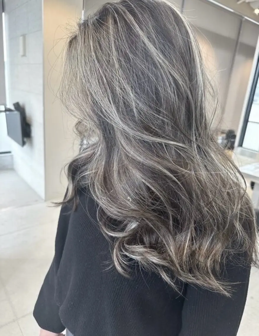 ロング ハイライト 🎀難波8時開店🎀 HIKARIのヘアスタイル