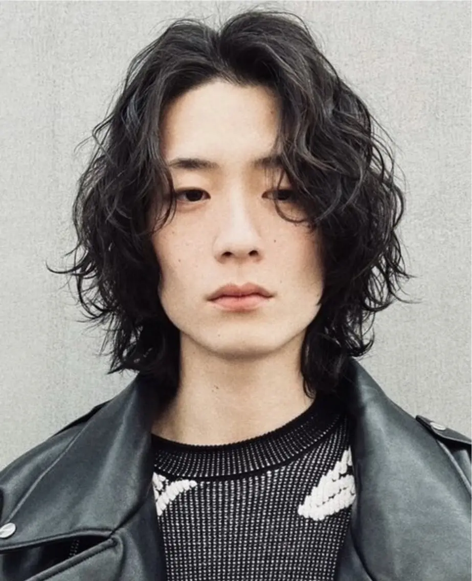 ミディアム パーマ メンズ 中谷海里/フェザー パーマ/スパイキーのヘアスタイル