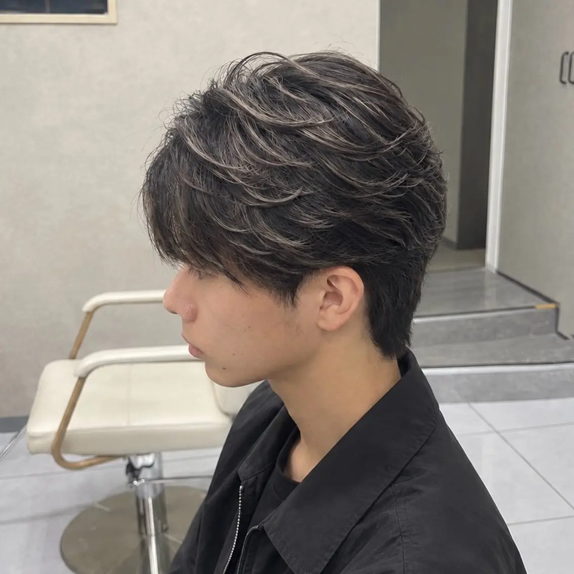 カラー メンズ メンズハイライト マッシュ ハイライトカラー シルバー カット ヘアカラー 大人っぽさ🫧 /ニュアンス/こゆきのヘアスタイル