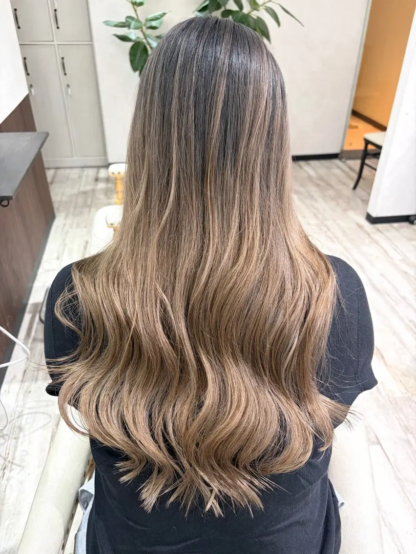 ロング レイヤーカット ハイトーンカラー/ YUTAのヘアスタイル