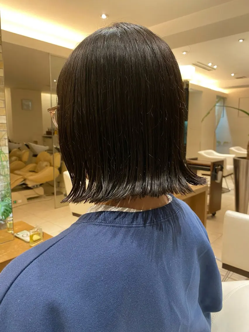 ショート ハルナ カット/グレイカラーのヘアスタイル