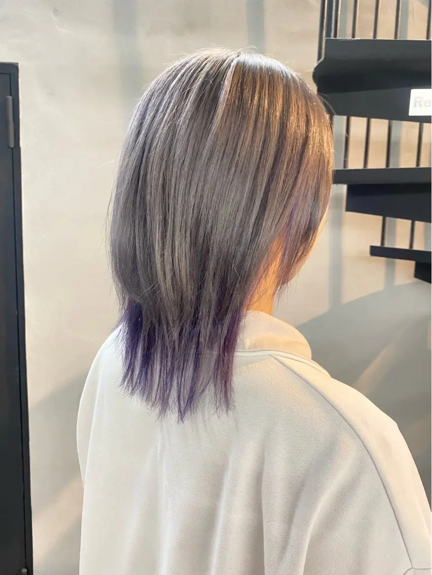 ミディアム カラー ブリーチ デザインカラー インナーカラー パープルカラー シルバー 柏 デザインカラー/ レイヤー🐣シオリのヘアスタイル
