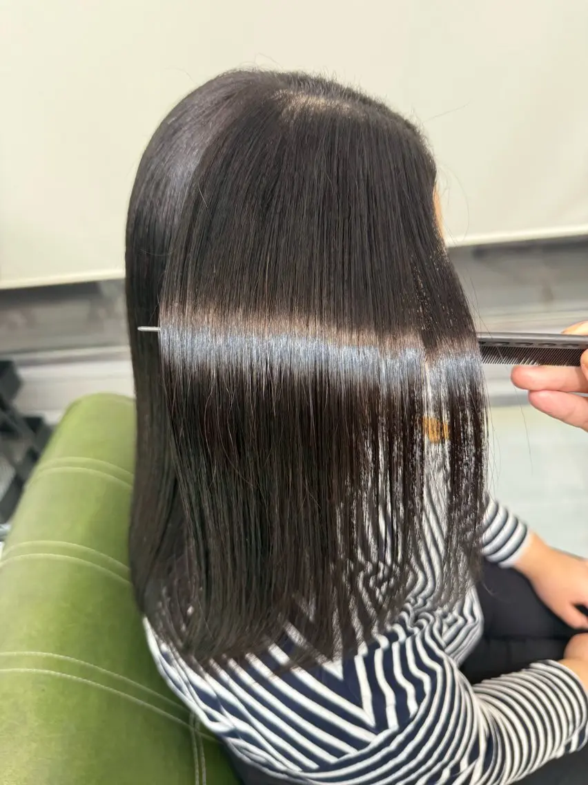 セミロング 髪質改善 縮毛矯正 トリートメント 川村 涼介のヘアスタイル