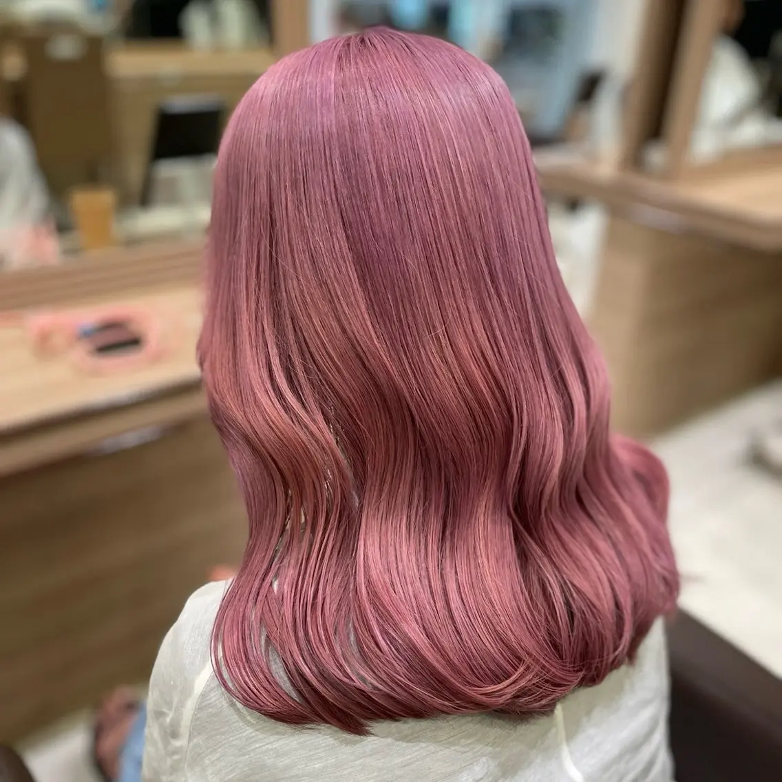 セミロング カラー 井上 華のヘアスタイル