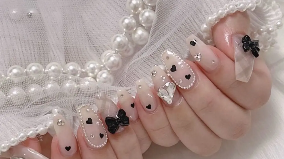 ネイル オーロラネイル チークネイル 長さ出し フットネイル フレンチネイル ハンドネイル Lee Nailsのネイルデザイン