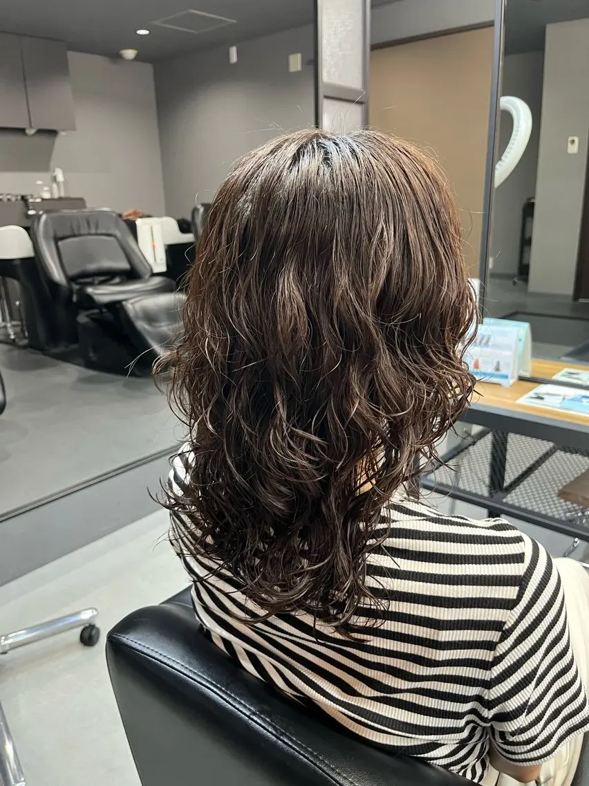 セミロング メノン ナナのヘアスタイル