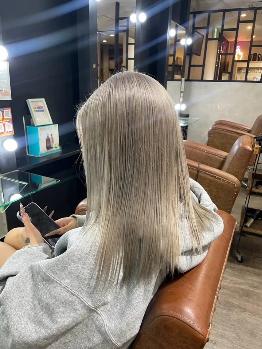 ミディアム カラー ダブルカラー 近藤 慧依のヘアスタイル