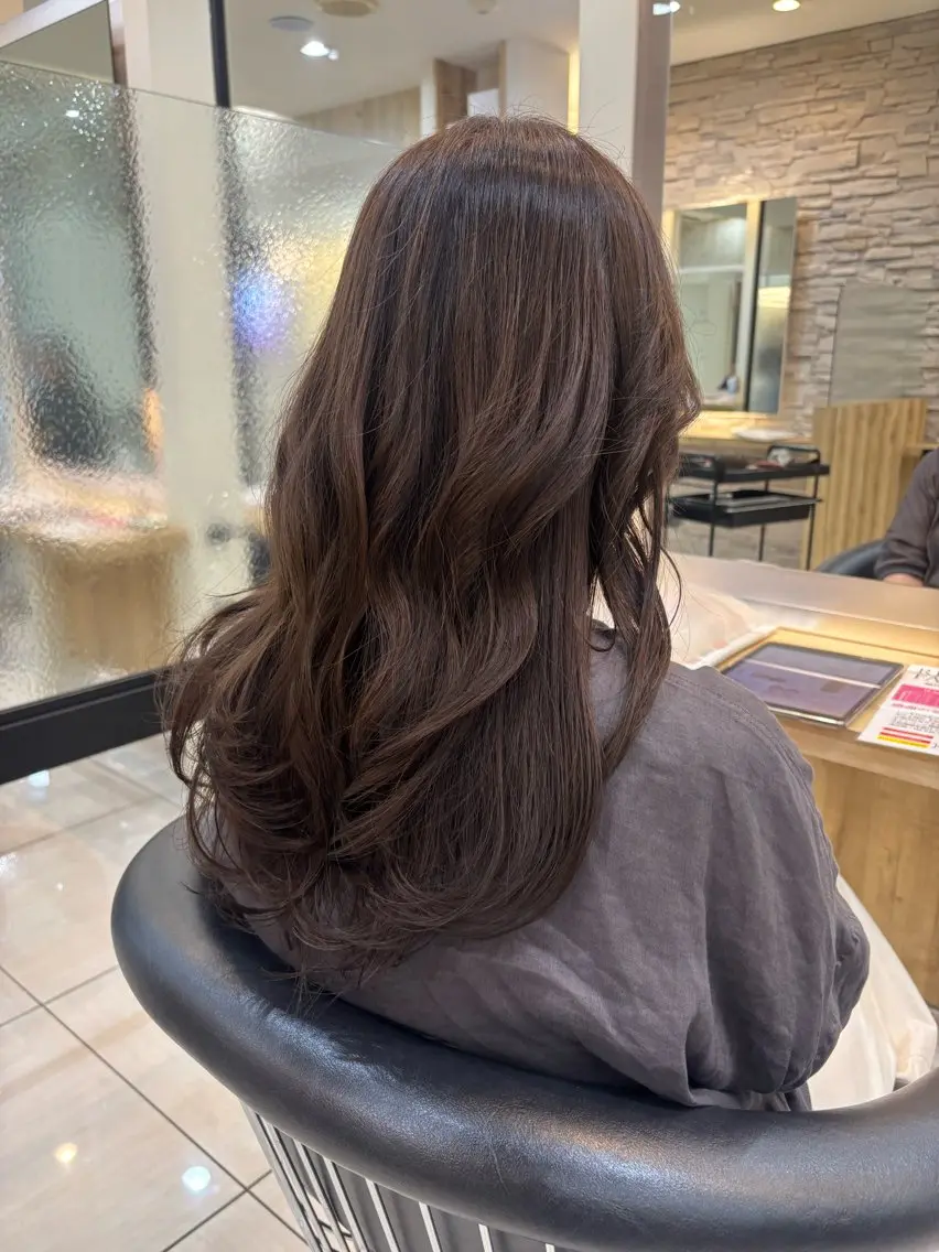 セミロング カラー アッシュ アッシュブラウン ブラウンカラー 透明感カラー イルミナカラー カット ヘアカラー トリートメント 田野倉NEXT店 美髪ニストのヘアスタイル