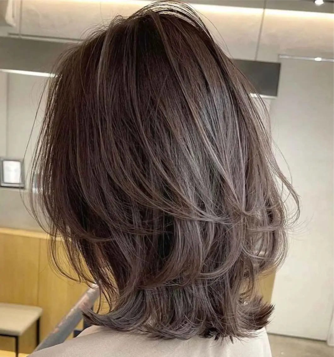 ミディアム レイヤーカット 長野 恵のヘアスタイル