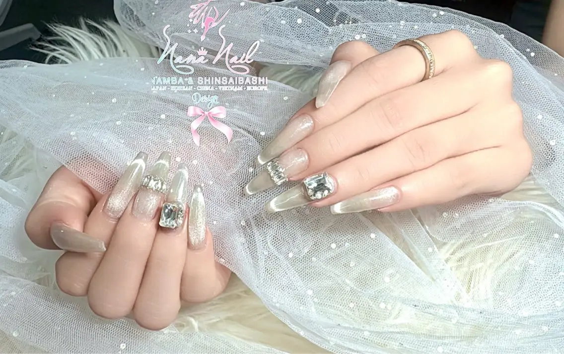 セミロング ハンドネイル Linanail Nambaのネイルデザイン