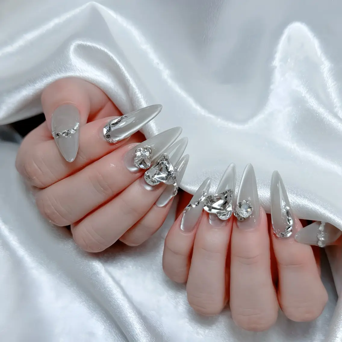 ネイル オーロラネイル チークネイル 桜ネイル クリアネイル ドット ハンドネイル Rin Nail Shinokuboのネイルデザイン