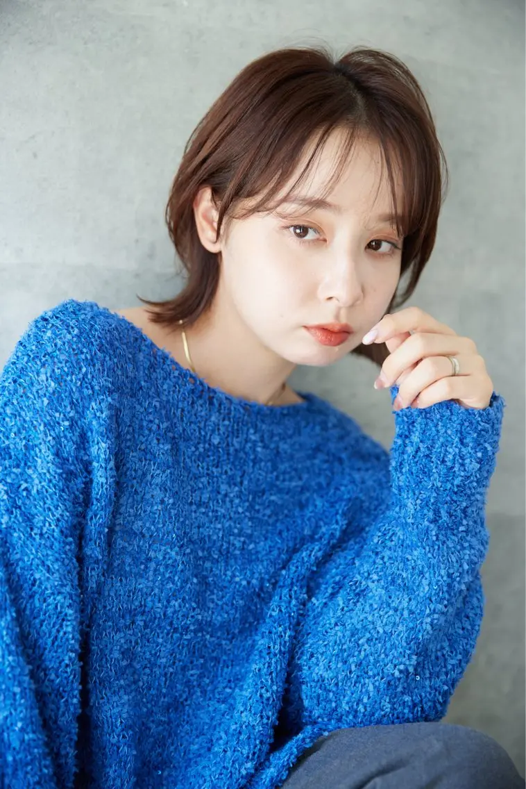 ミディアム シモウラ アオイのヘアスタイル