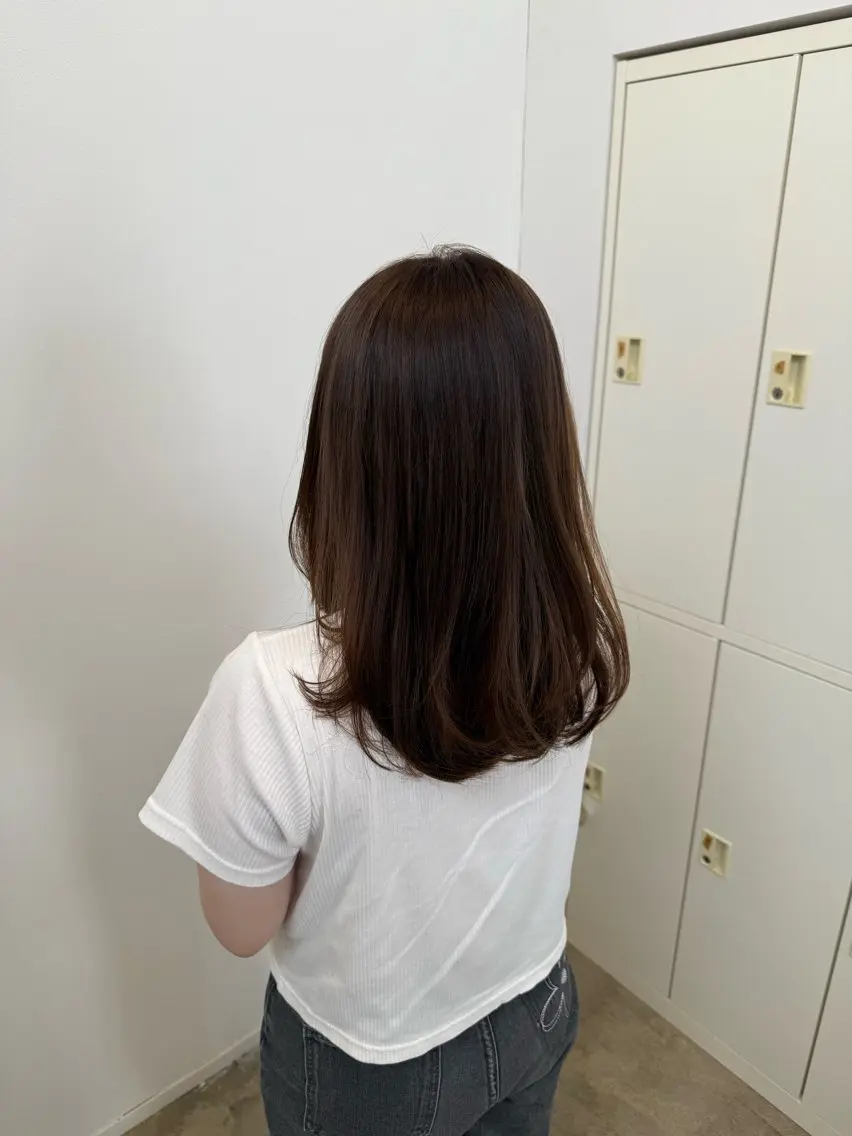 セミロング カラー ベージュカラー 透明感カラー カット ヘアカラー 吉川 莉央のヘアスタイル