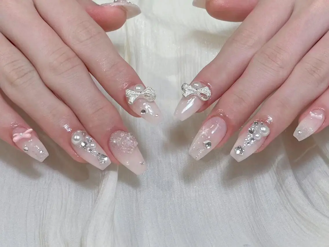 ミディアム ハンドネイル 💅 リリアのネイルデザイン