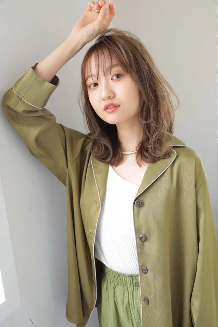 ミディアム アッシュ 顔周りカット 髪質改善 韓国風ヘア レイヤーカット 藤原 侑香のヘアスタイル