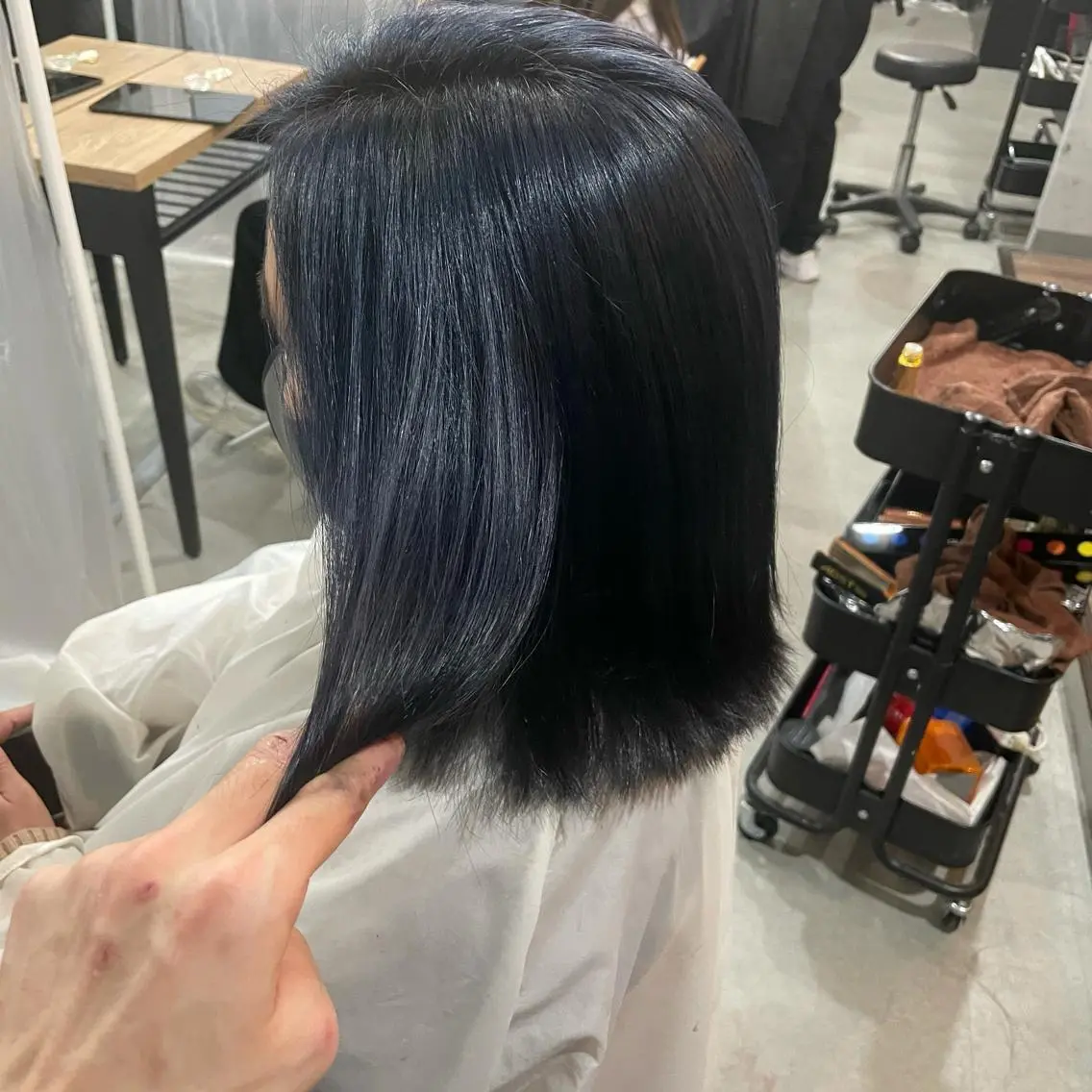 ミディアム カラー パーマ ヘアアレンジ メンズ キッズ ネイル マツエク・マツパ メンズブリーチ メンズインナーカラー メンズ韓国風 ブリーチ ケアブリーチ ヘアカラー トリートメント ヘアセット 切りっぱなしヘアボブ ミディアムヘアRYOのヘアスタイル