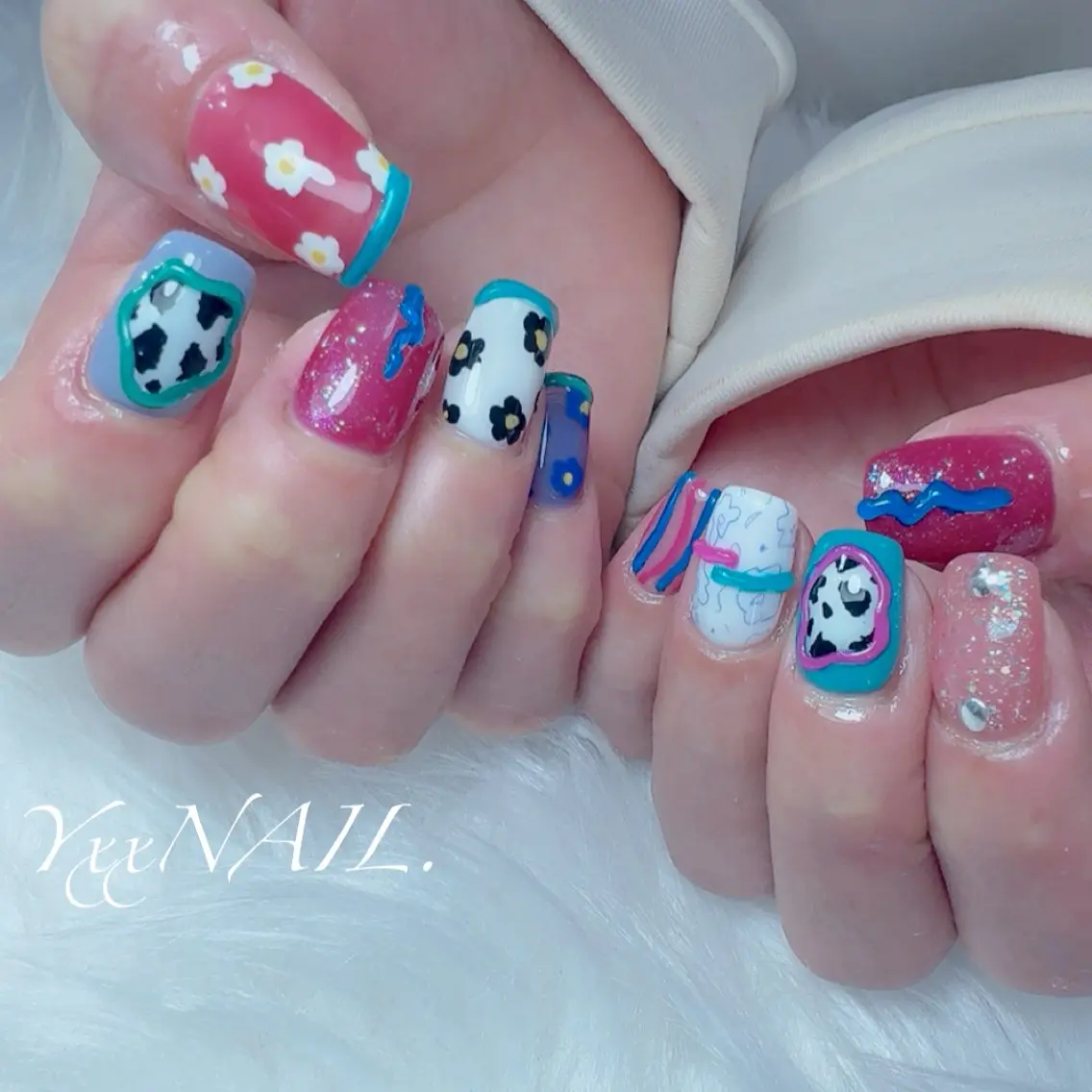 ネイル ハンドネイル フットネイル プライベートサロン 🩵YxxNAIL.のネイルデザイン