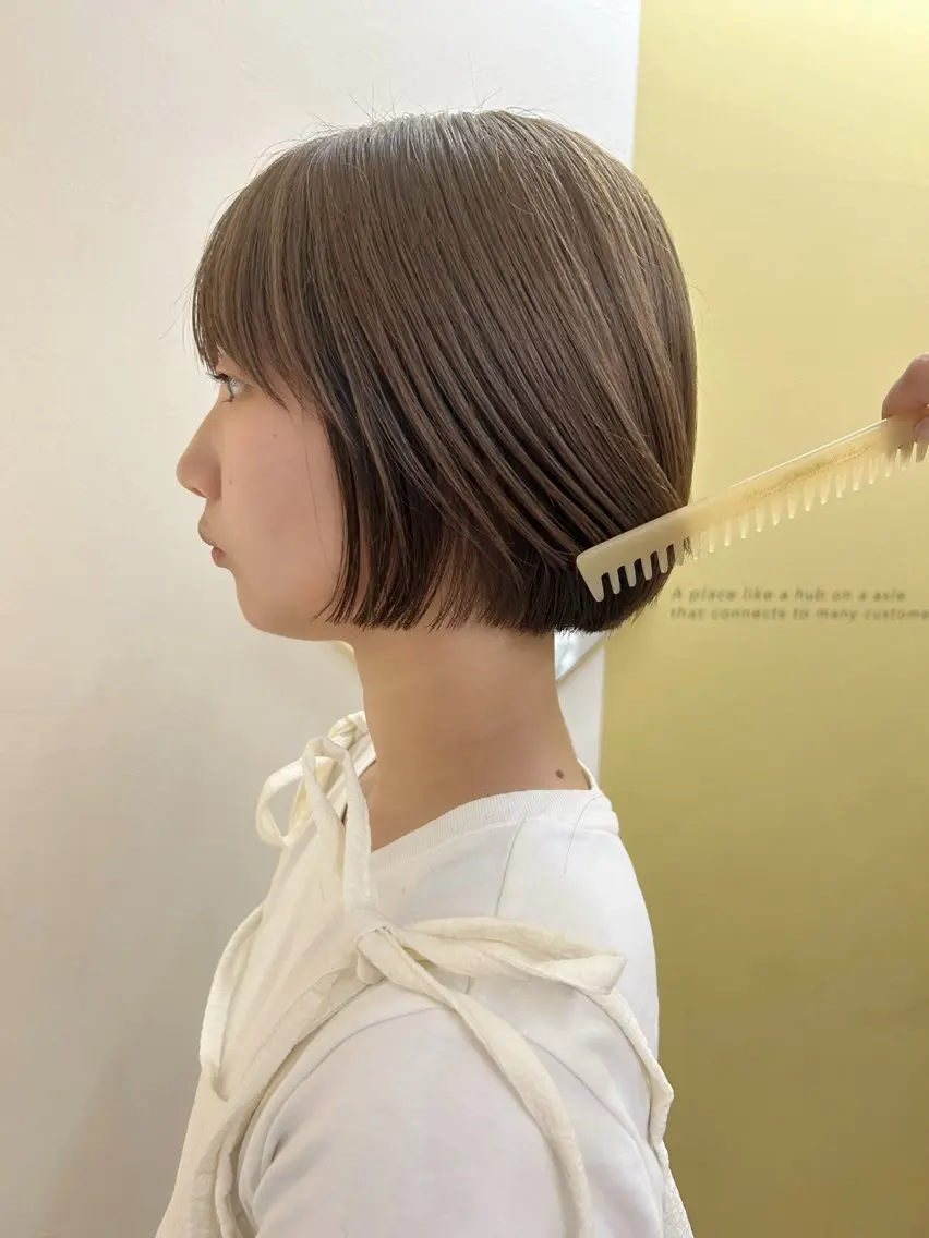 ショート カラー ベージュカラー ブリーチ ミルクティーベージュ カット ヘアカラー トリートメント hubhair レイヤー/透明感のヘアスタイル
