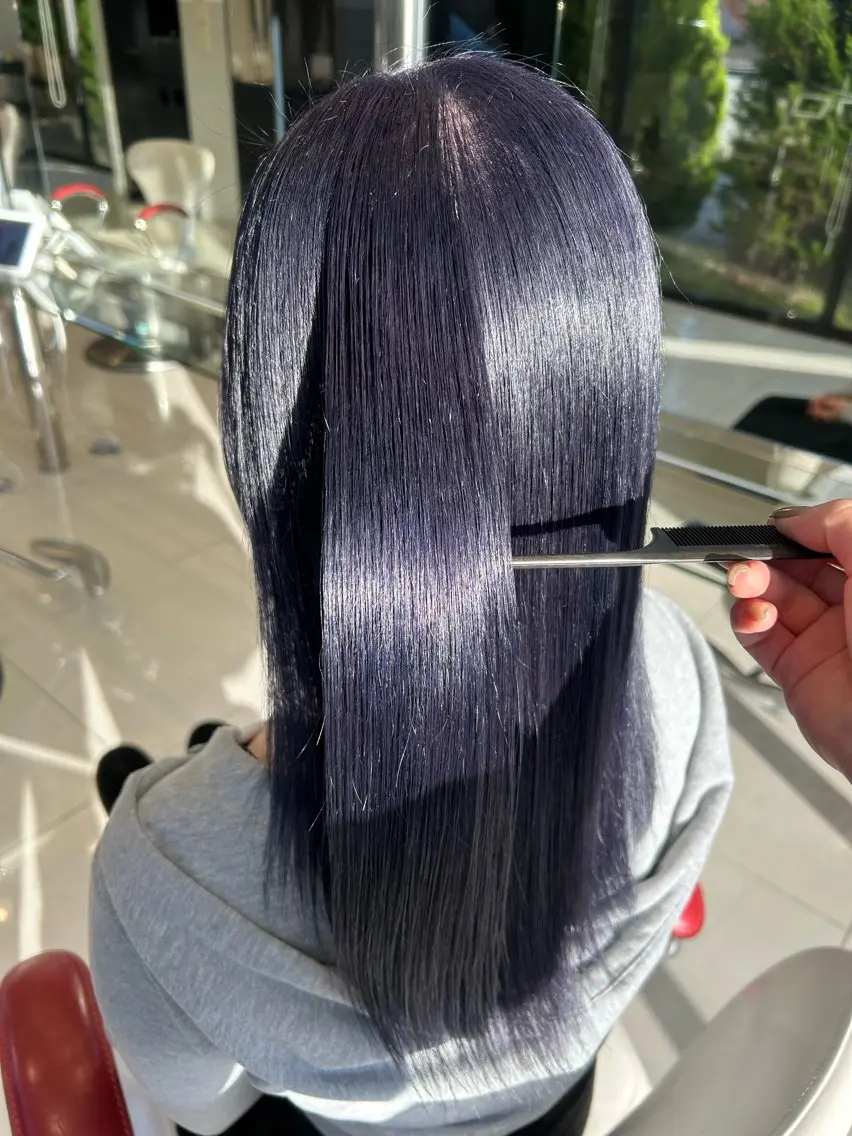 セミロング 海外カラー白髪ぼかし ティファニーサユリのヘアスタイル