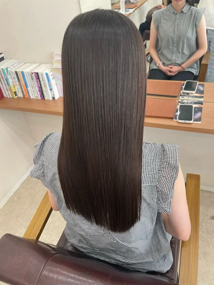 ロング 縮毛矯正 鈴木 梨瑚のヘアスタイル