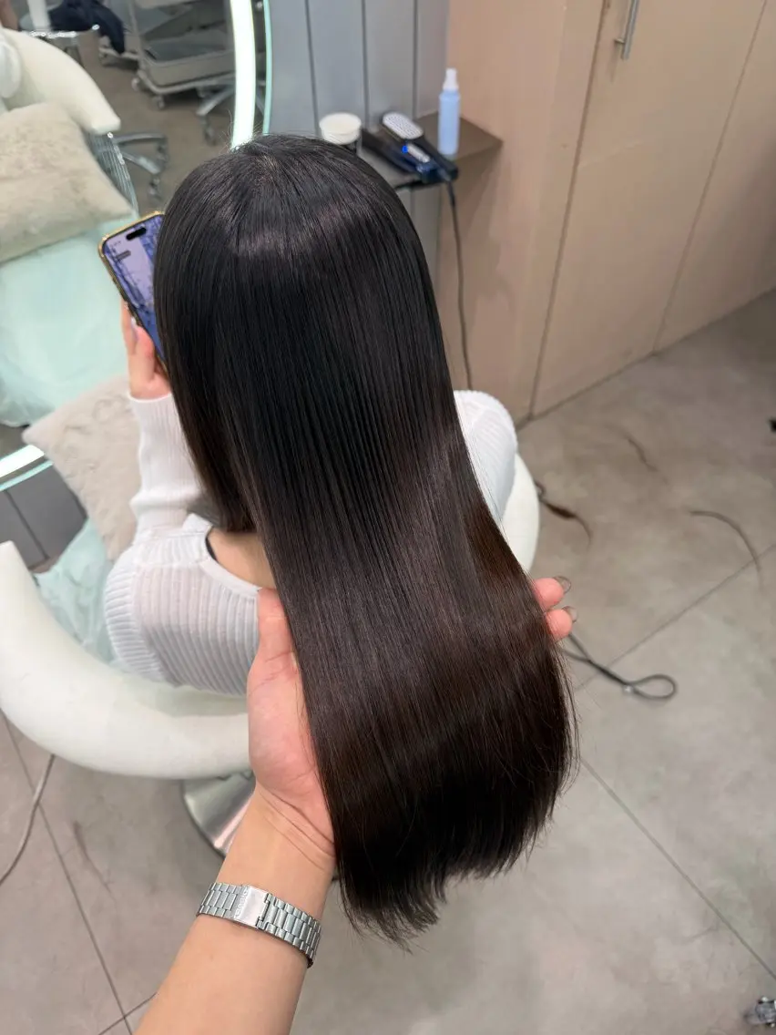 ロング カラー ヘアアレンジ アッシュ 黒髪 ブリーチ ブルーカラー ブルーブラック カット 縮毛矯正 トリートメント ヘアセット 大宮‎縮毛矯正🩵 レイヤー　佐藤和のヘアスタイル