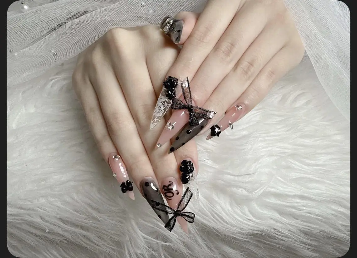 ネイル フレンチネイル ジェルネイル ガラスフレンチ ハロウィン ハート H.baby Nail Salonのネイルデザイン