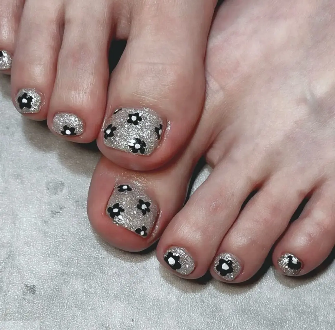 ネイル チークネイル ドット フレンチネイル グラデーション 韓国ネイル フットネイル Lisa Nail Salonのネイルデザイン