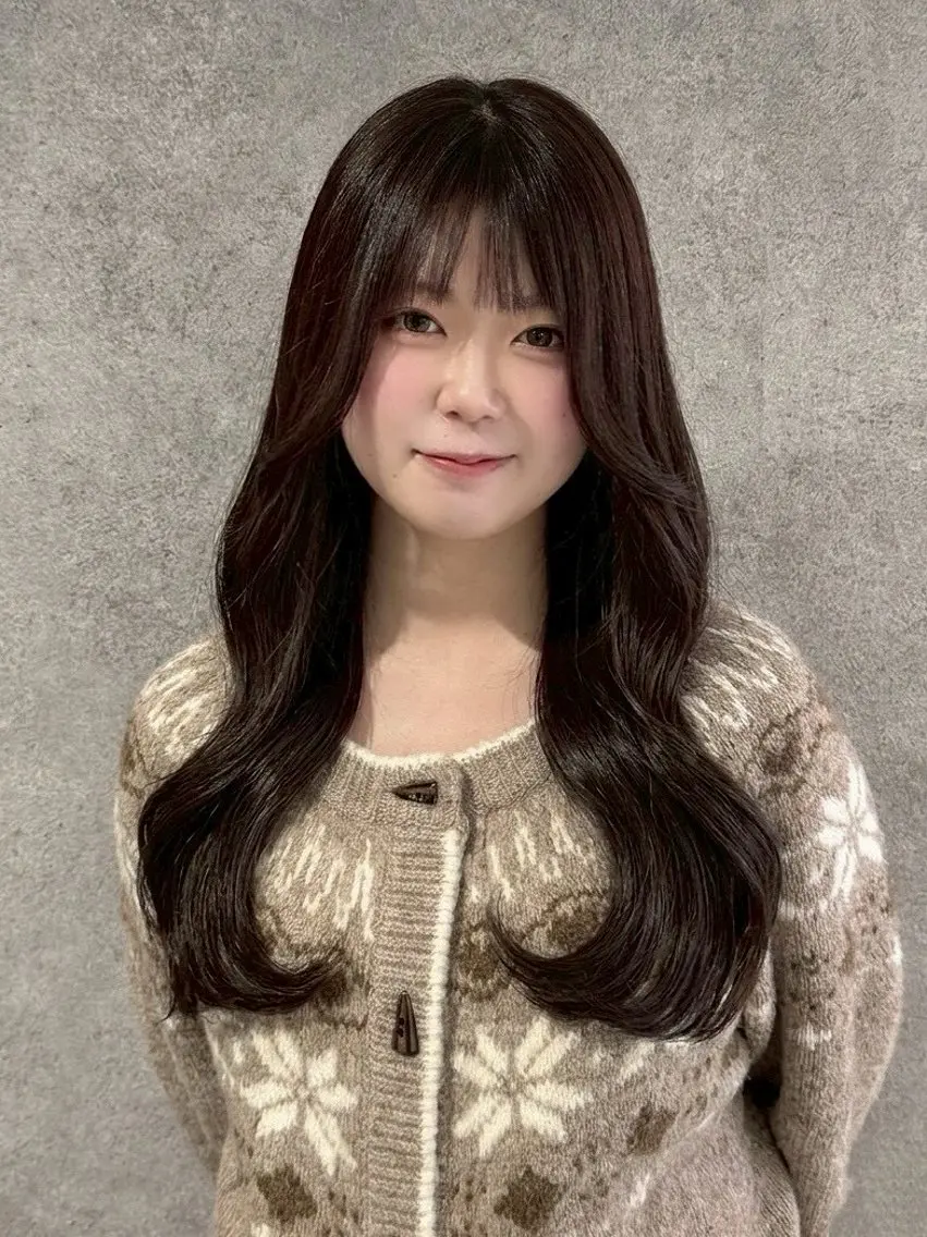 ロング カラー ブラウンカラー ヘアカラー トリートメント 紅都🫧赤みなし 透明感水光カラーのヘアスタイル