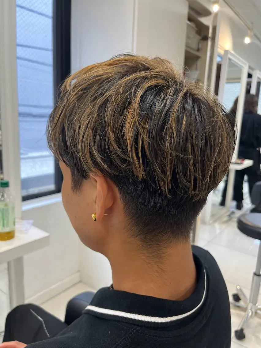 ショート カラー メンズ メンズハイライト マッシュ 刈り上げ ハイライトカラー ハイライト カット ヘアカラー トリートメント 【メンズ縮毛矯正/ Ryoka】のヘアスタイル