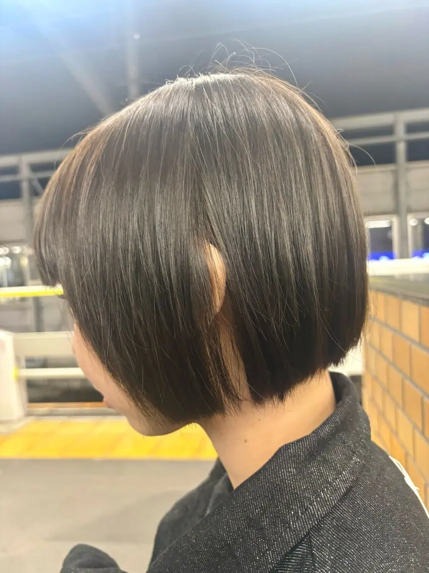 ショート カラー ベージュカラー オリーブベージュ 阪間 遼平のヘアスタイル