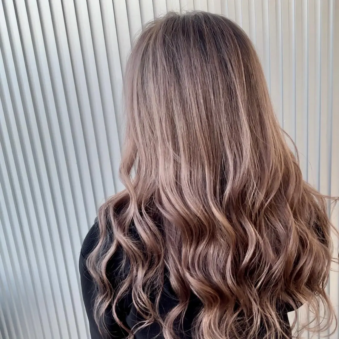ロング カラー バレイヤージュ レイヤーカット 小川 修平のヘアスタイル