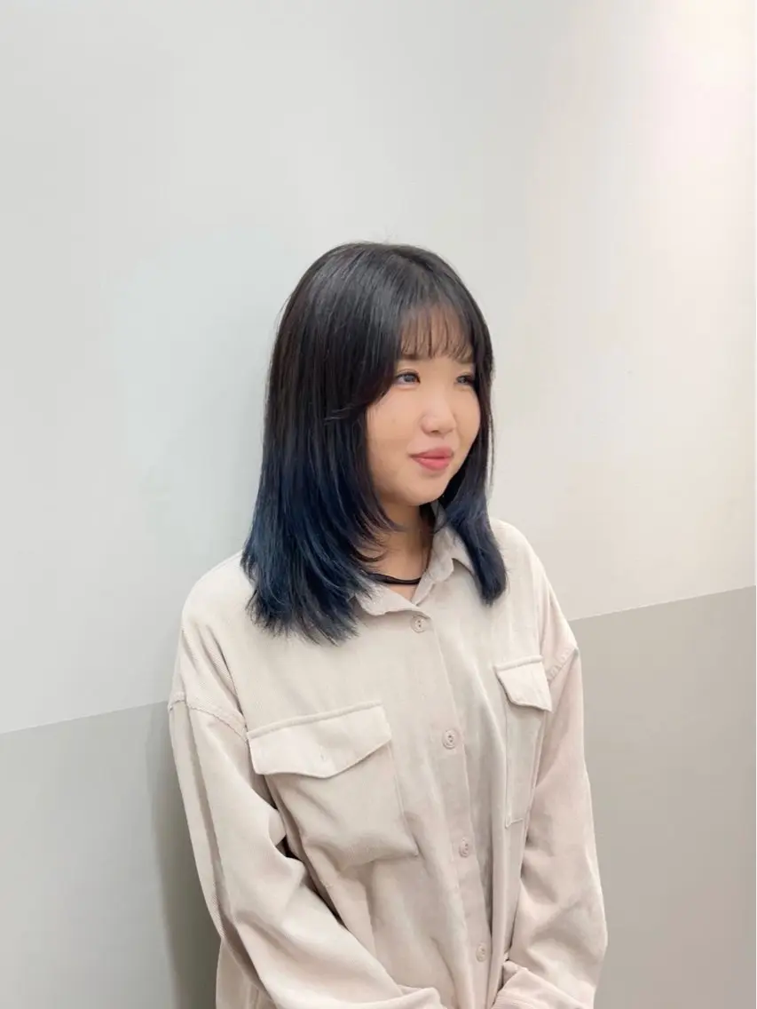 ミディアム カラー ヘアアレンジ ブルーカラー グラデーションカラー カット ヘアカラー トリートメント 似合わせレイヤー/ 美髪縮毛矯正/ミナエのヘアスタイル