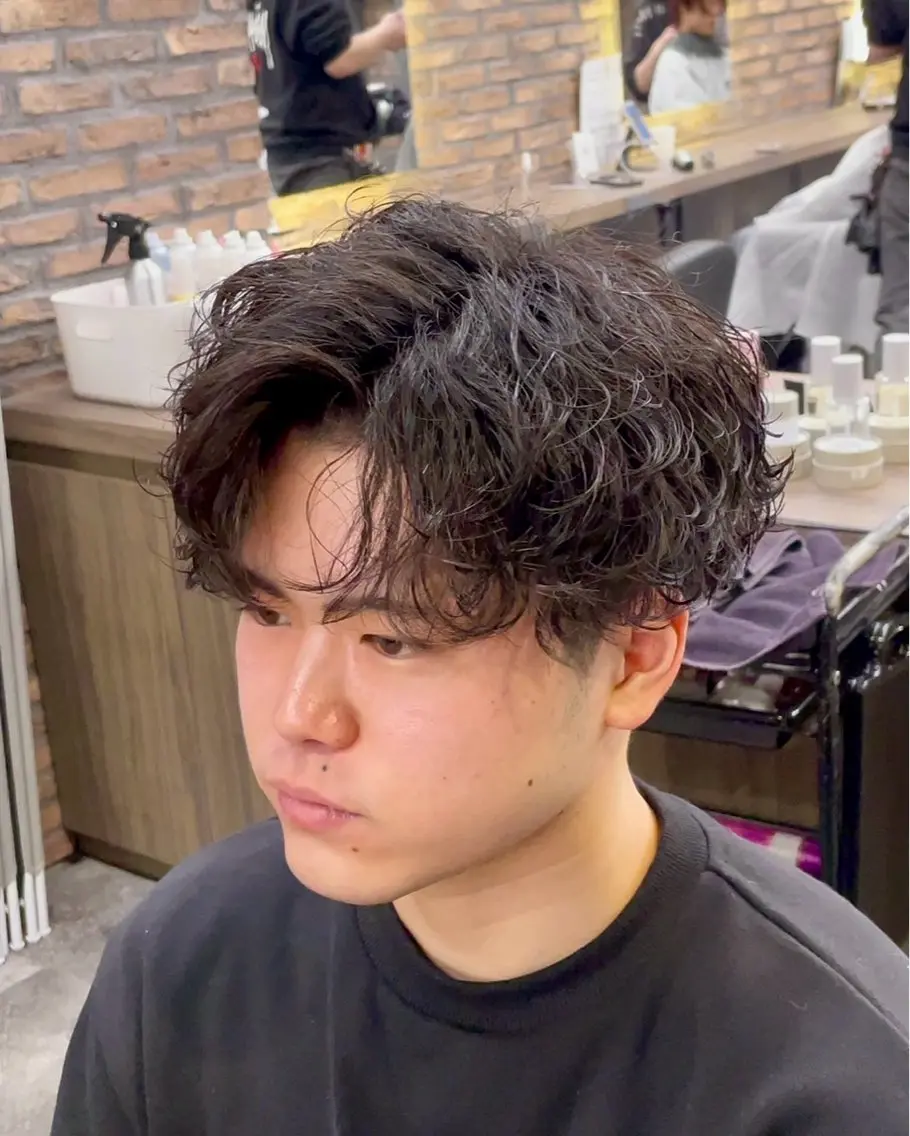 パーマ メンズ カット パーマ シャドウ/フェザー 朝崎倭斗のヘアスタイル