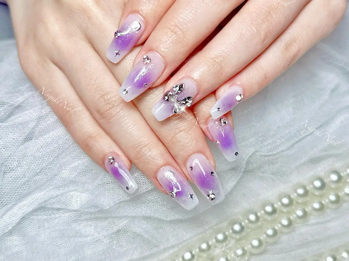 ネイル 🦋 Queenieのネイルデザイン