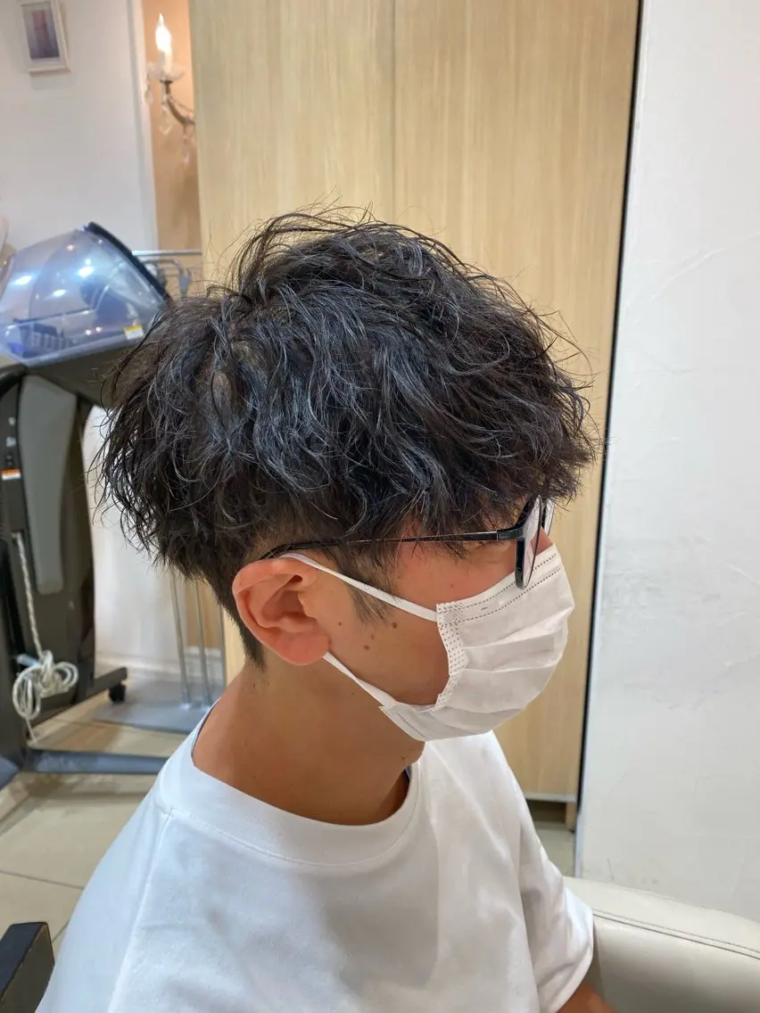 ショート パーマ メンズ カット パーマ メンズ特化型美容師 栗山勇人のヘアスタイル