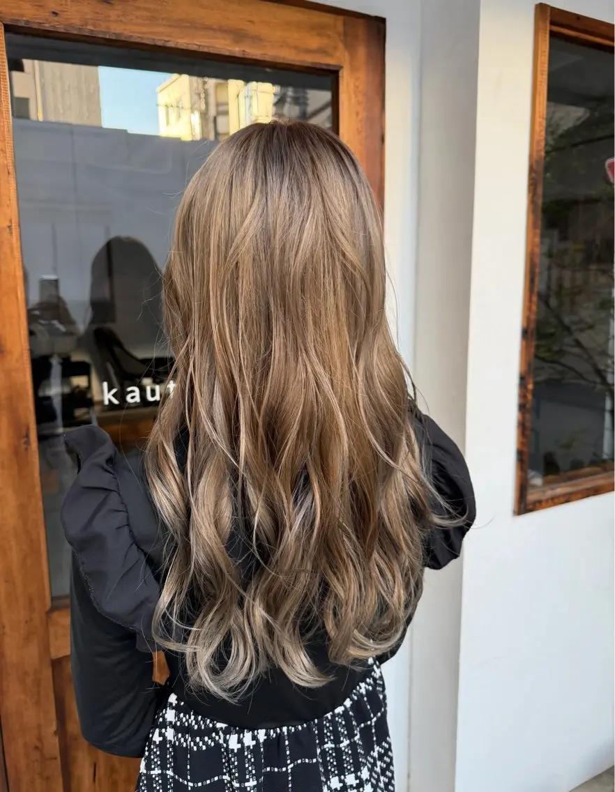 ロング カラー ハイトーンカラー 山崎 奈瑠のヘアスタイル